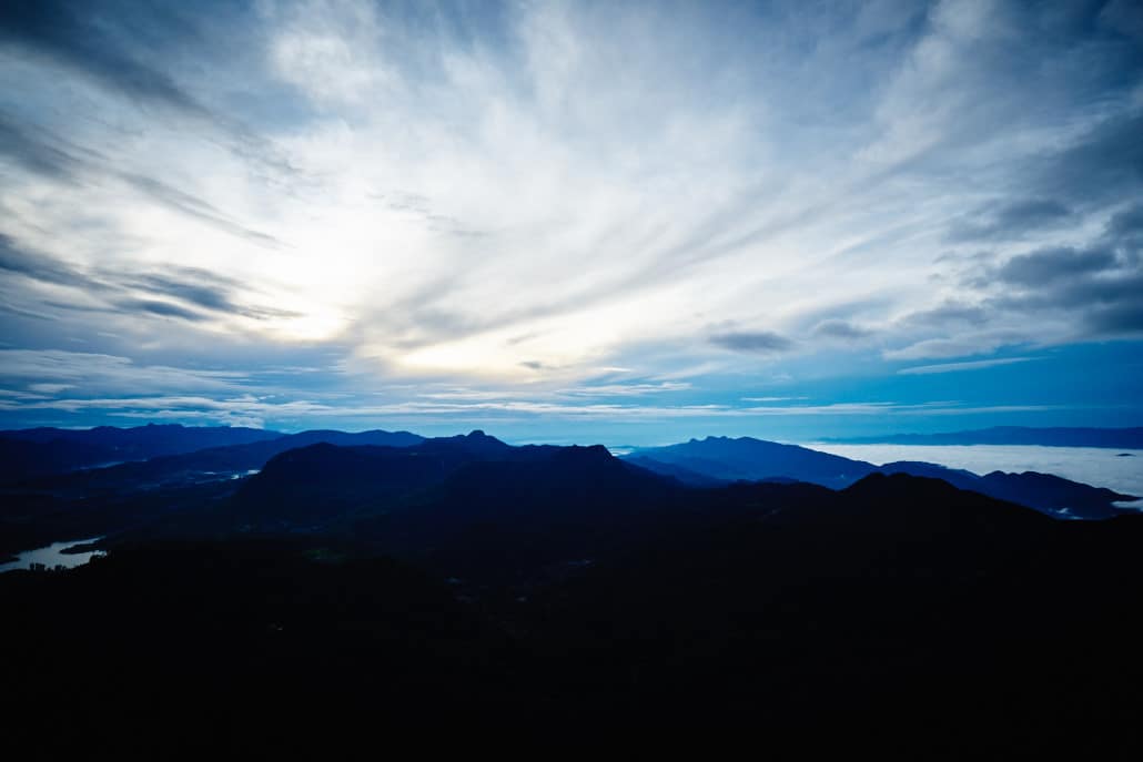 Sonnenaufgang über den Wolken