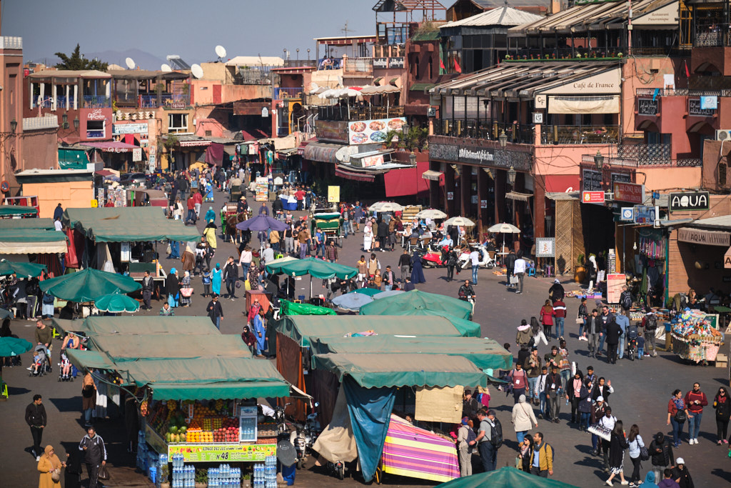 Blick auf den Djemaa El Fna in Marrakesch